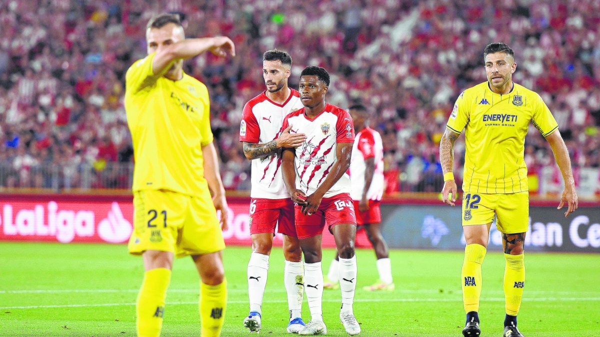 Lazo y Ramazani en el choque del pasado sábado en Leganés.