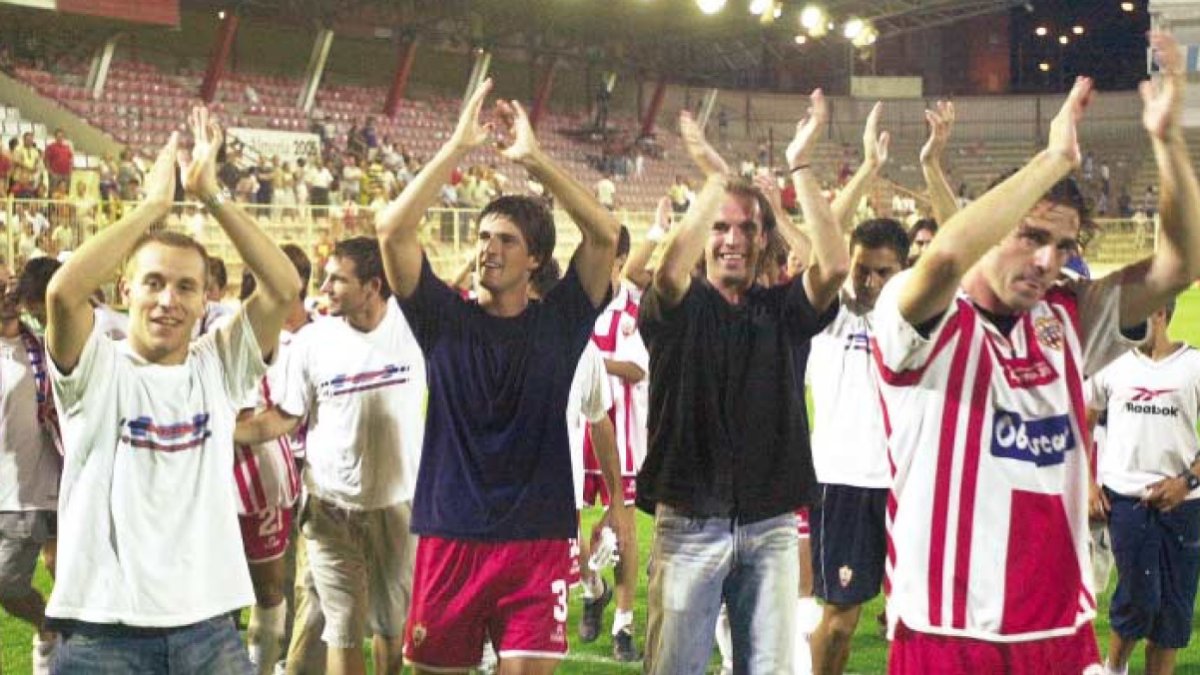 Imagen de la salvación del Almería en junio de 2003 en el Juan Rojas.