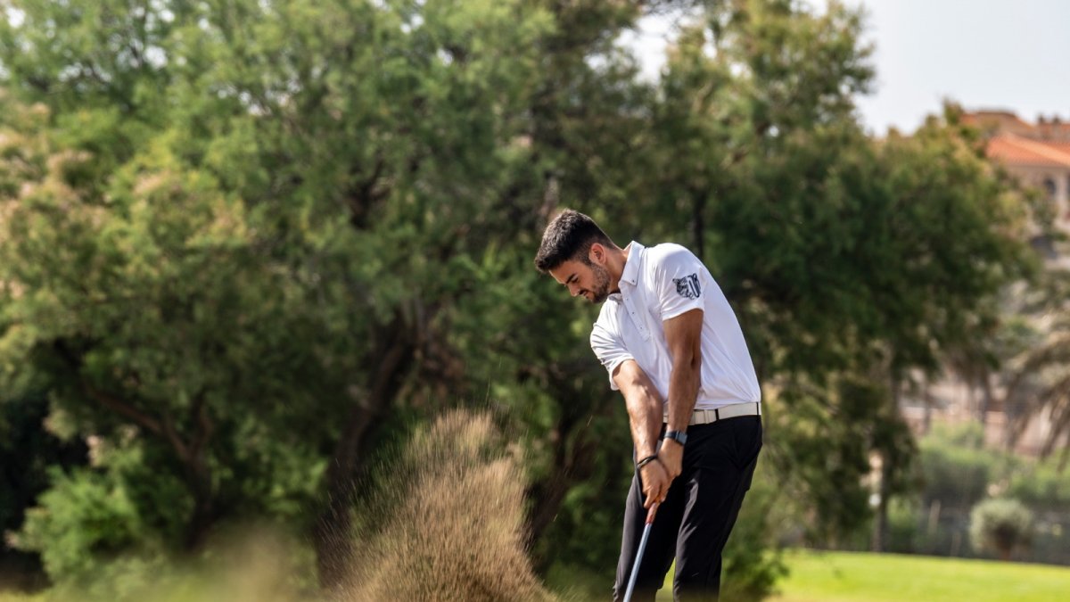 Rogelio Ortega entrenando en el Campo de Golf de Almerimar.