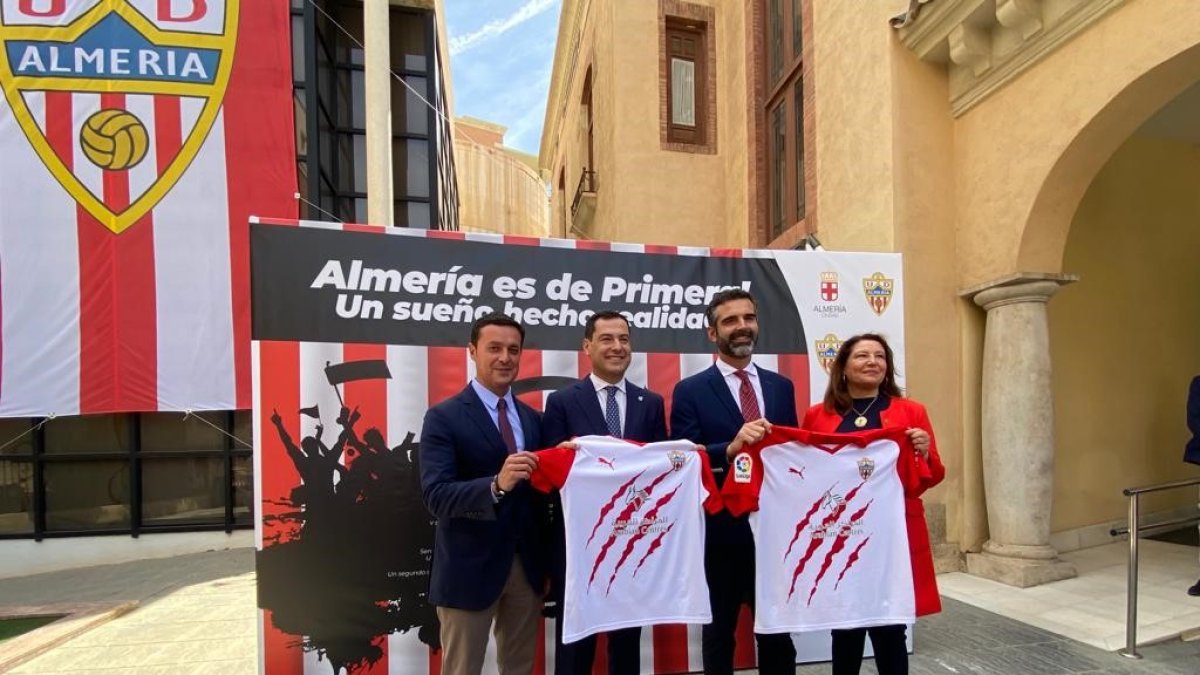 Desde la izquierda, Javier A. García, Juanma Moreno, Ramón Fernández-Pacheco y Carmen Crespo.