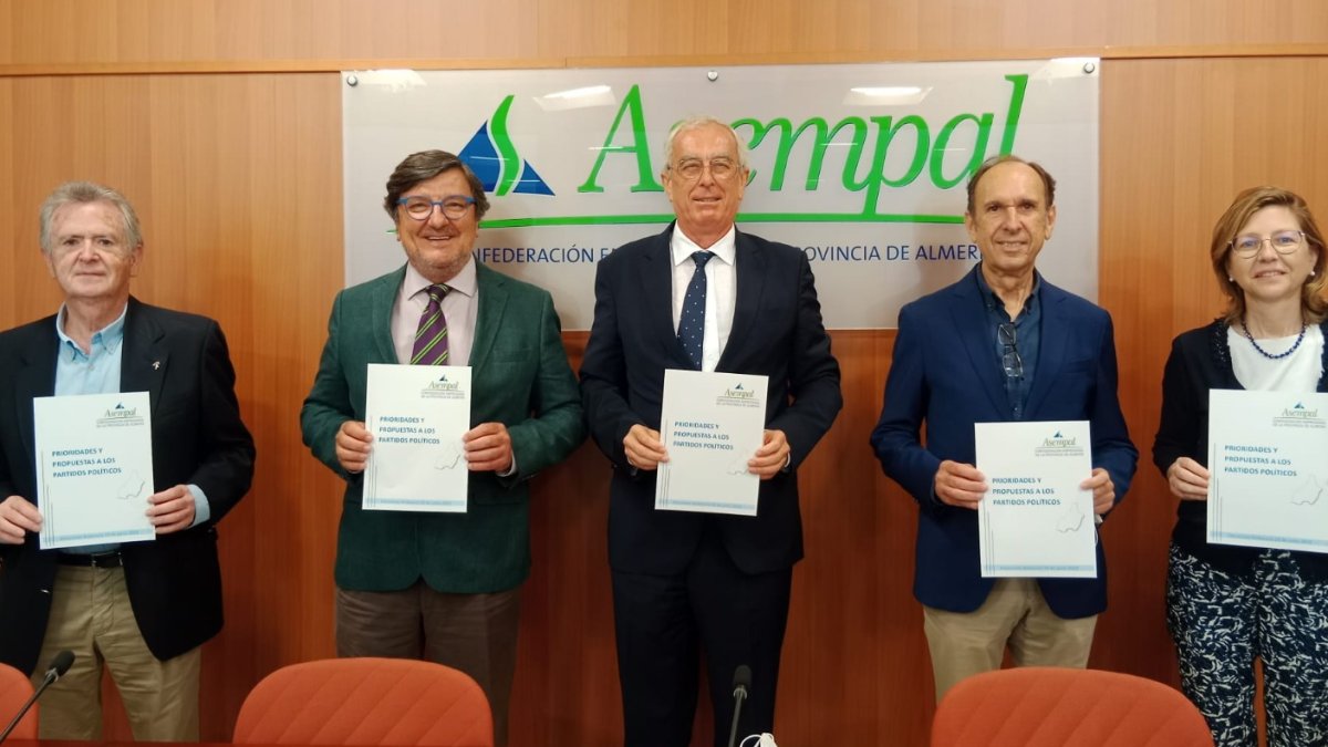 José Luis Muñoz, Cecilio Peregrín, José Cano, Luis Escámez y Encarnación Gil.