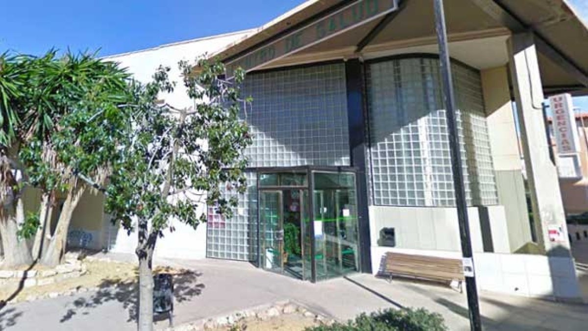 Fachada del centro de salud cuevano.