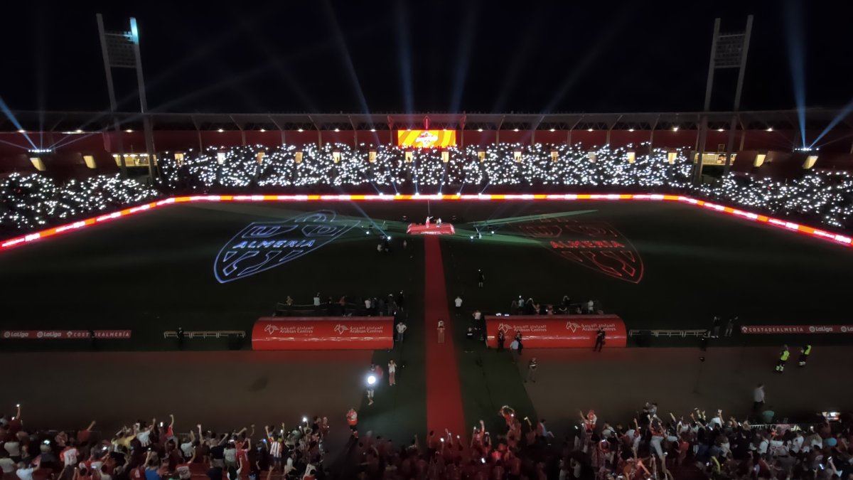 Así lucía en la noche de este martes el Estadio de los Juegos Mediterráneos. (FOTO: Francisco G. Luque)