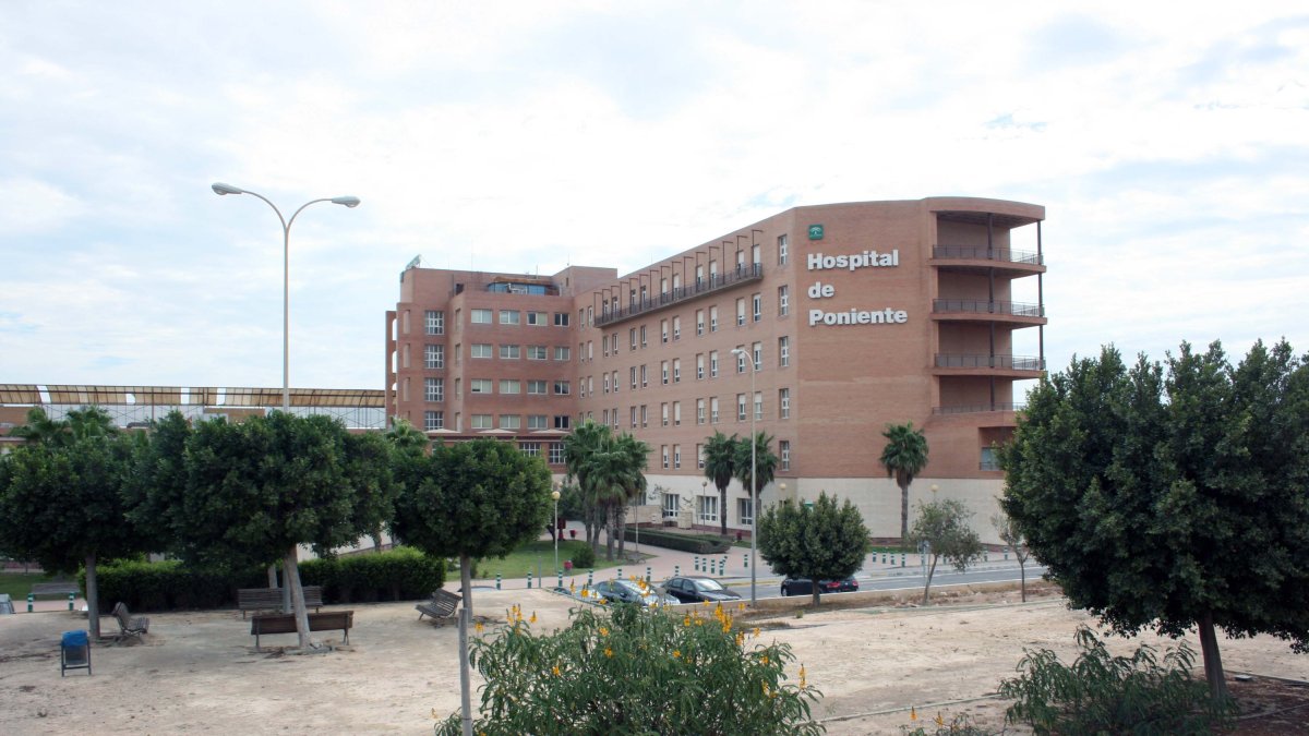 Los tres casos sospechosos en Almería se han investigado en el Hospital de Poniente.