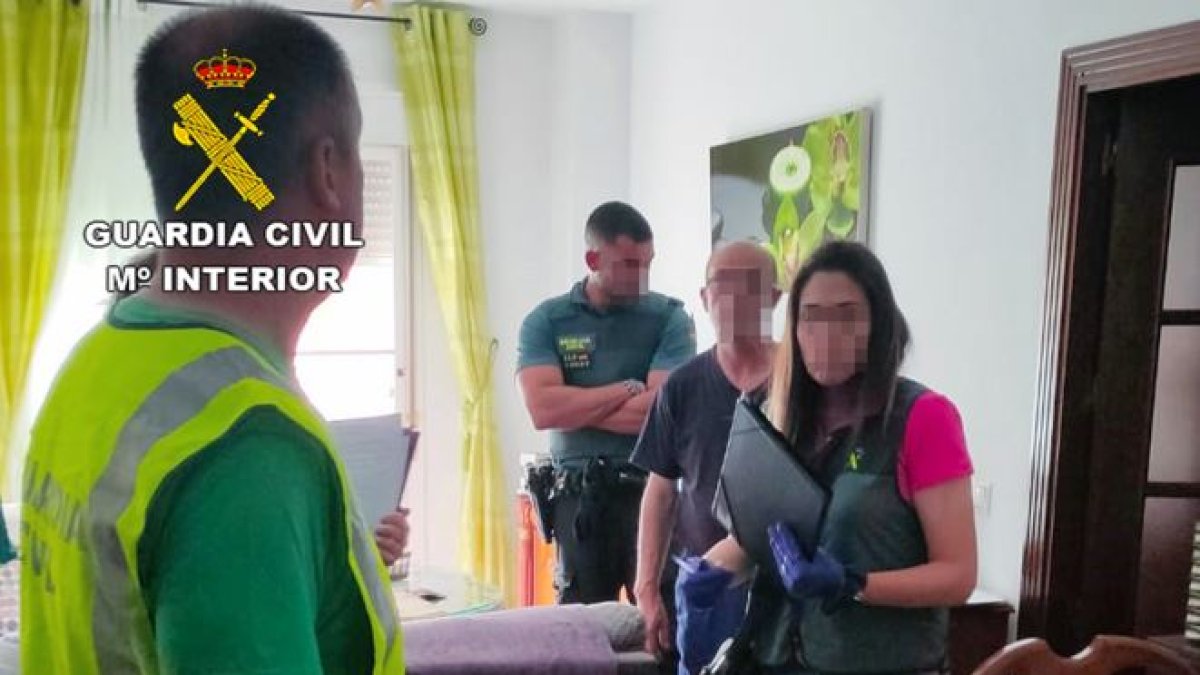 El hombre de 53 años fue detenido en Roquetas de Mar.