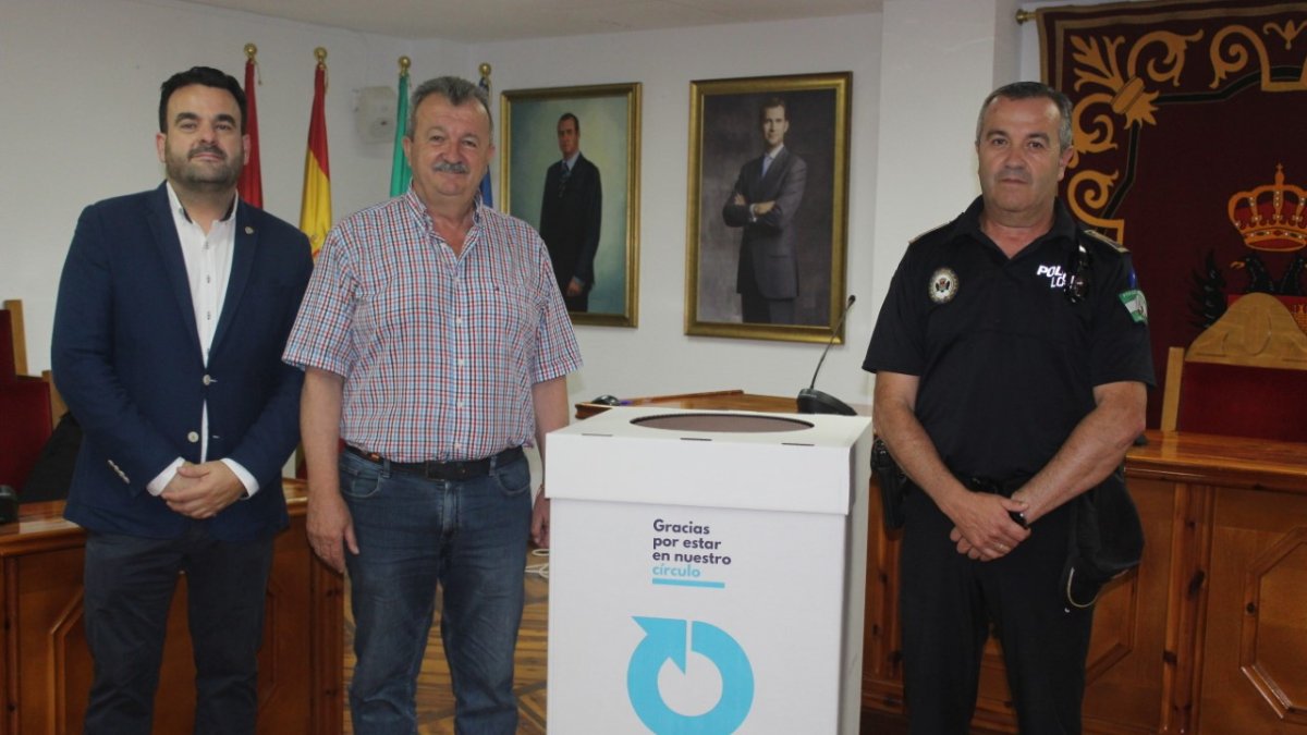 Alcalde, jefe de la Policía de Pulpí y representante de la empresa.