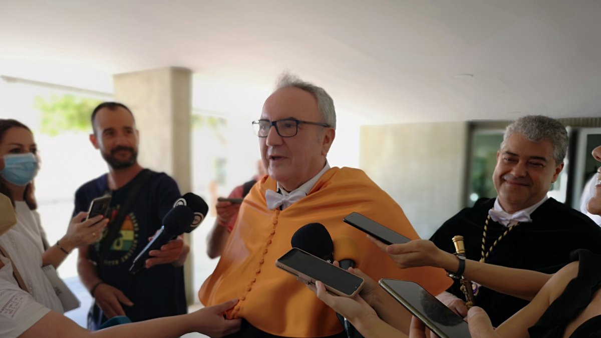 Cosentino antes de su investidura, este viernes en la UAL.