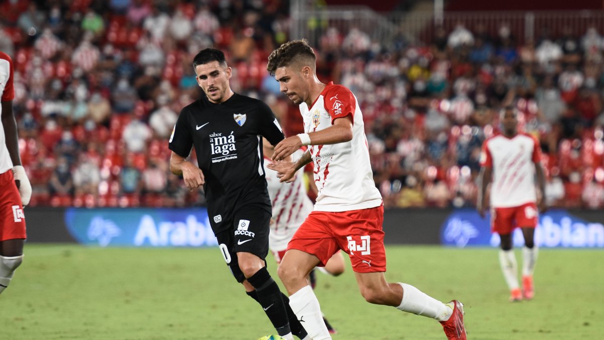 El jugador, de 23 años de edad, firma con el club rojiblanco por cinco temporadas.