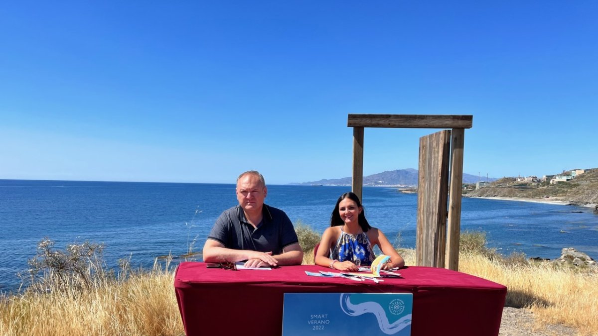 Los ediles en la costa cuevana esta mañana en la presentación de la agenda Smart Verano 2022.