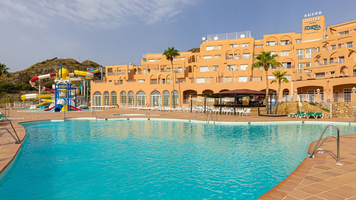 El nuevo hotel Mojácar Playa Aquapark cuenta con un gran parque acuático.
