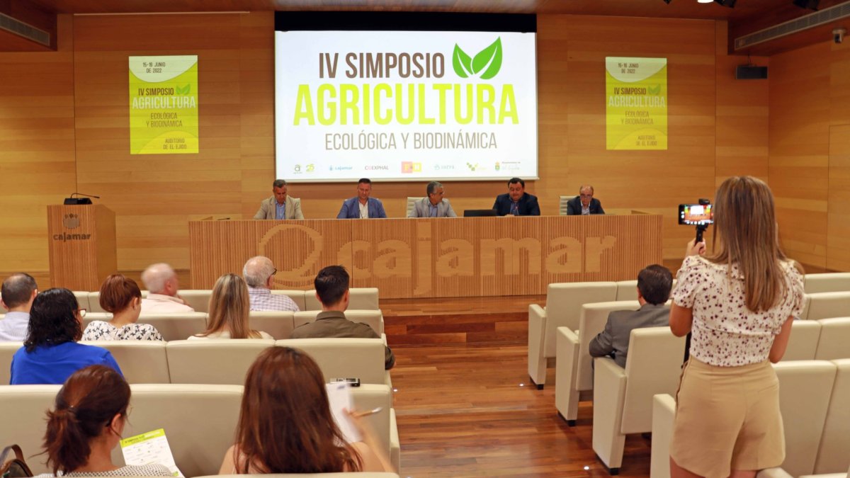 El simposio fue presentado ayer en Cajamar.