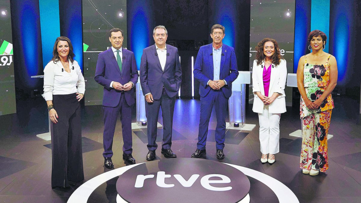 Los participantes en el debate de anoche.