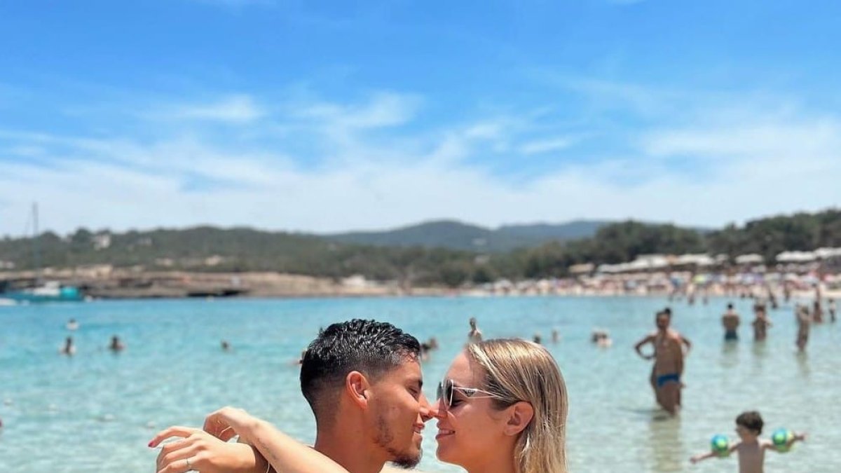 Robertone con su mujer en Ibiza.