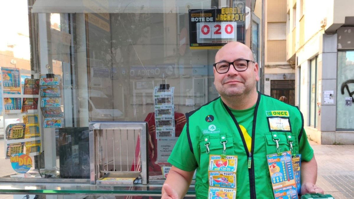 Antonio Manuel Martínez veAntonio Manuel Martínez vendió los cinco cupones premiados.ndió los cinco cupones premiado