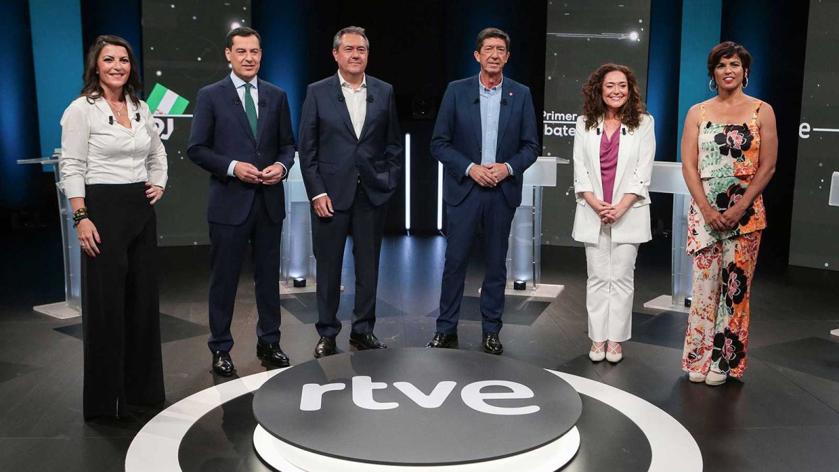 Los candidatos en el debate del lunes.