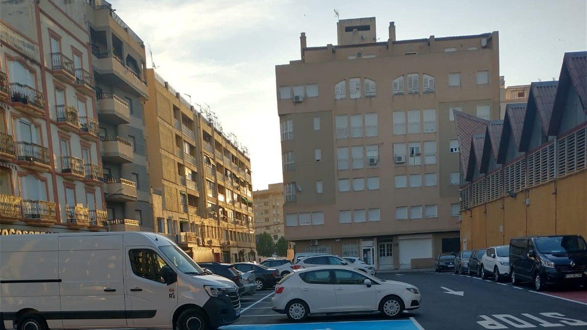Los vecinos ya le han dado uso al nuevo parking municipal de Albox.
