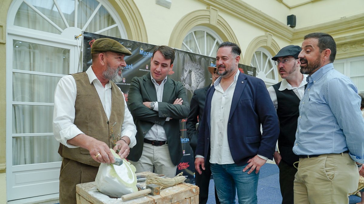 El Patio de Luces de Diputación ha acogido la presentación de esta recreación histórica de Macael.
