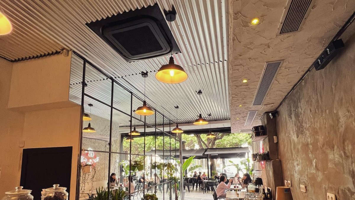 Industrial Coffe ya sirve en pleno Paseo de Almería.