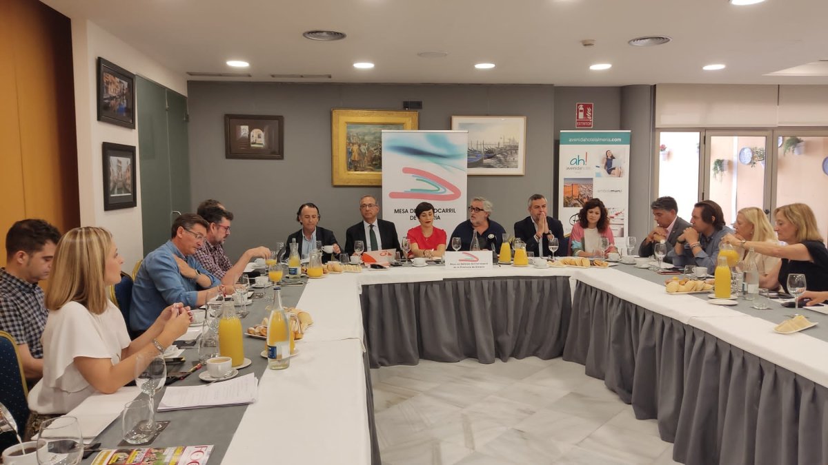 Cita con los candidatos para hablar de futuro convocada por la Mesa del Tren de Almería