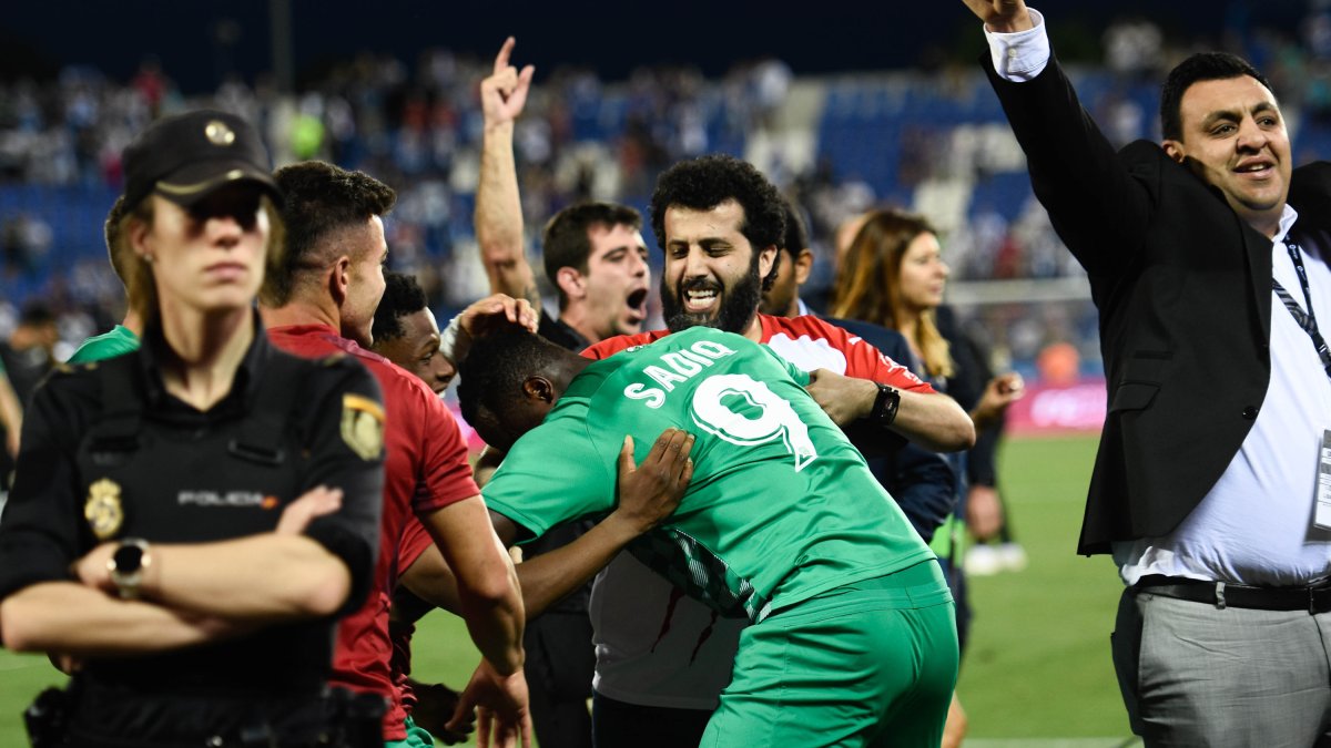 Turki se abraza a su estrella en Leganés.