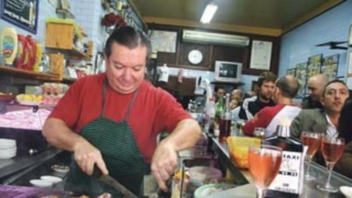 Antonio Heras al frente de su mítica plancha en Los Claveles.
