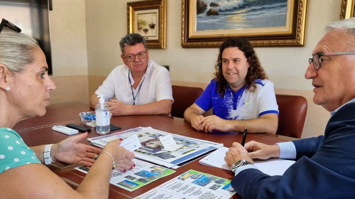 Imagen de la reunión que mantuvieron Autoridad Portuaria y Federación de Peñas.