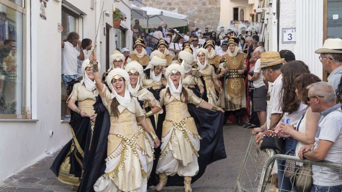 Imagen del gran desfile de Moros y Cristianos en años anteriores.