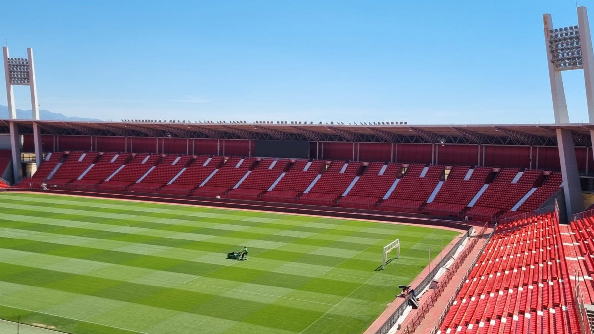 Un Mediterráneo sin pistas de atletismo es el objetivo final del ministro.