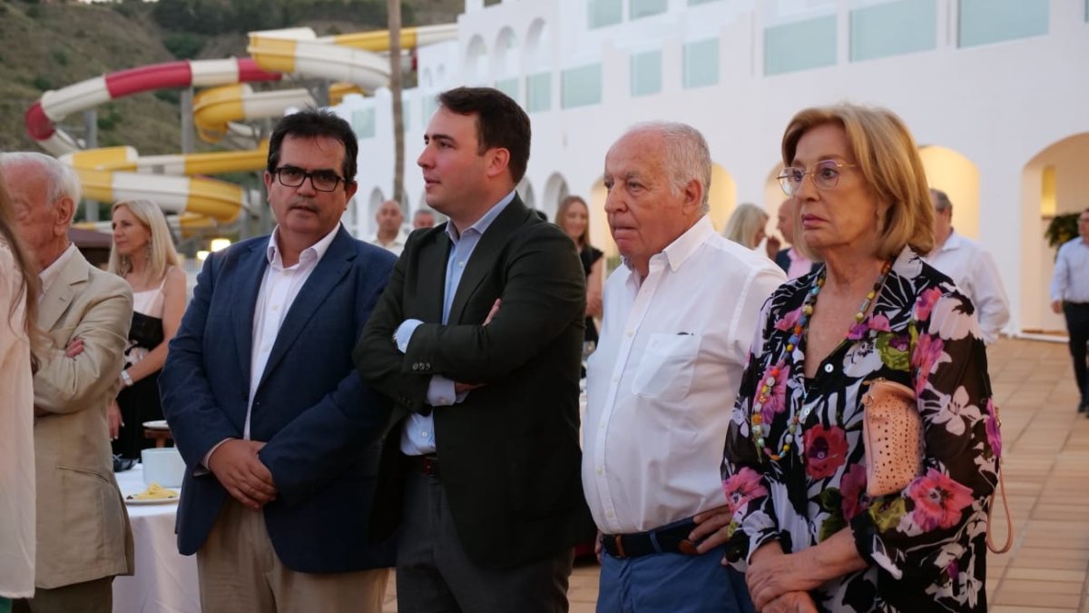 El diputado de Turismo, Fernando Giménez, participa en la apertura del Mojácar Playa Aquapark Hotel.