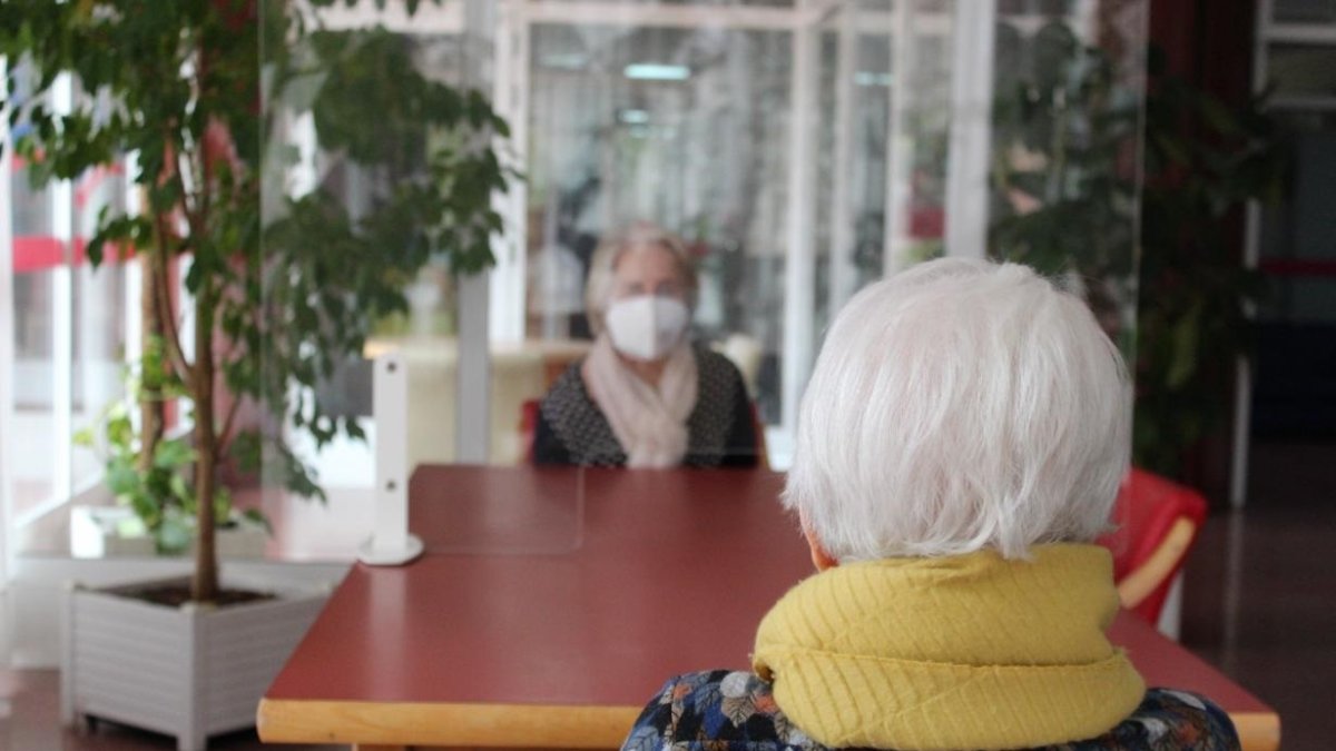 Las residencias almerienses solo tienen a diez usuarios con covid.