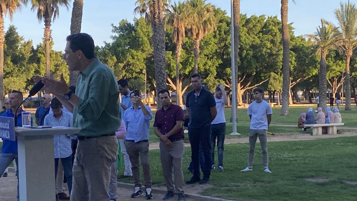 Juanma Moreno, durante su mitin en El Ejido.