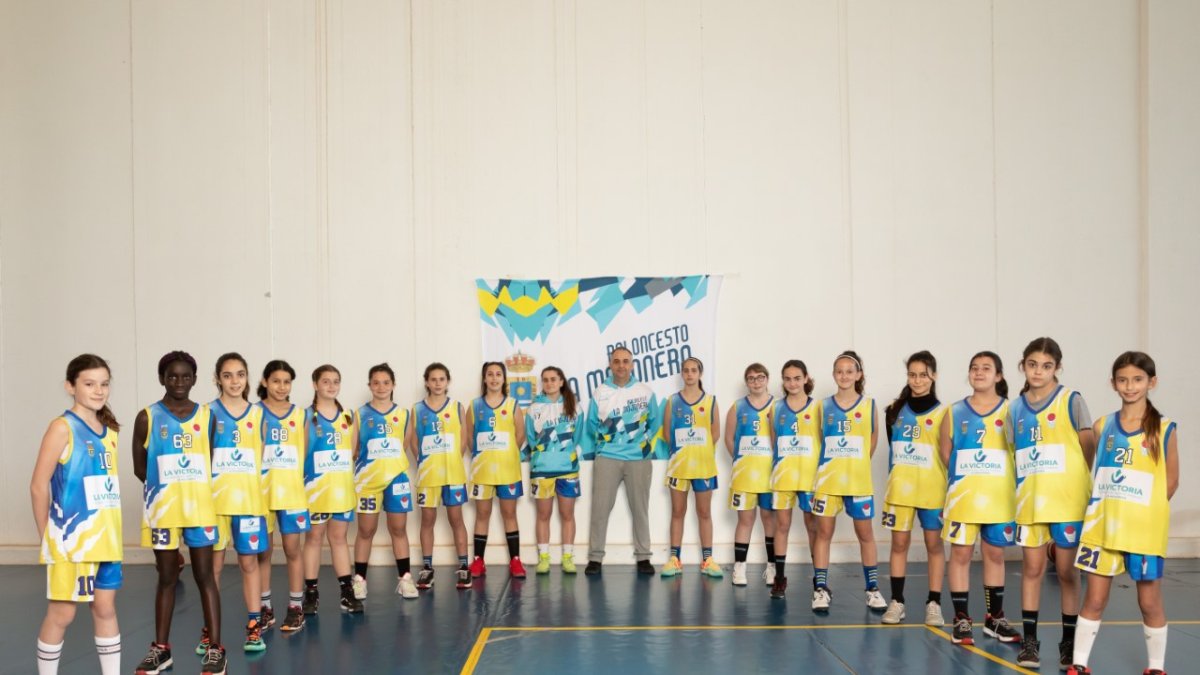 El equipo mojonero posa al completo.