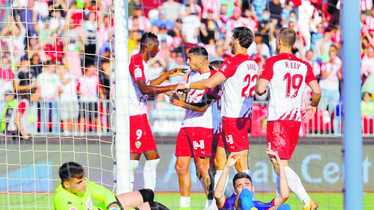Umar Sadiq es el jugador que más ha aumentado su valor en el Almería.