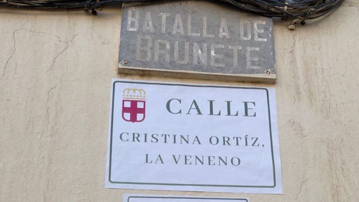 Uno de los carteles colocados por Adelante Andalucía.