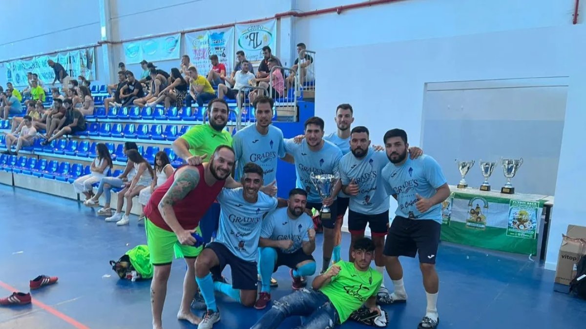 Los jugadores del Mena Aguadulce con la Copa.