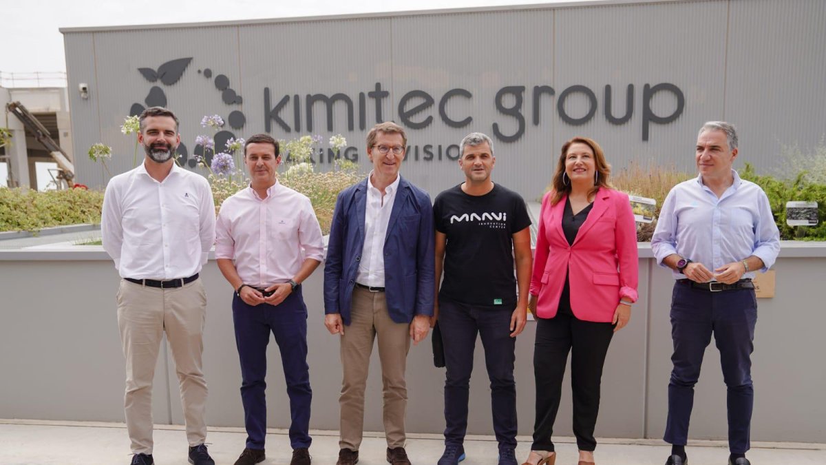Foto antes de la visita a la sede de Kimitec en Vícar.