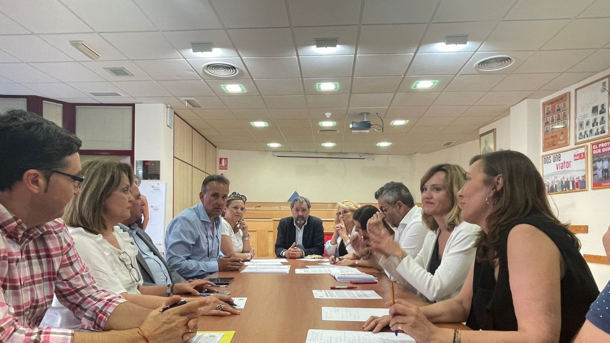 Un momento en la reunión de los directores con la ministra de Educación.