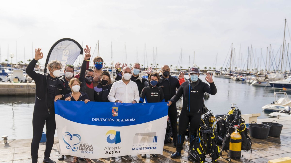 El submarinismo es una de las actividades.