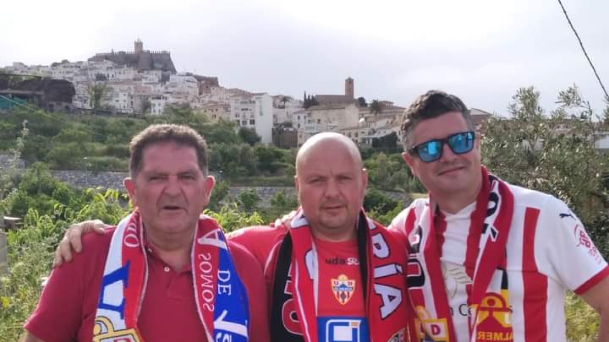 José Antonio Pérez, Juan Francisco Cano y Antonio Cuevas con Serón al fondo.