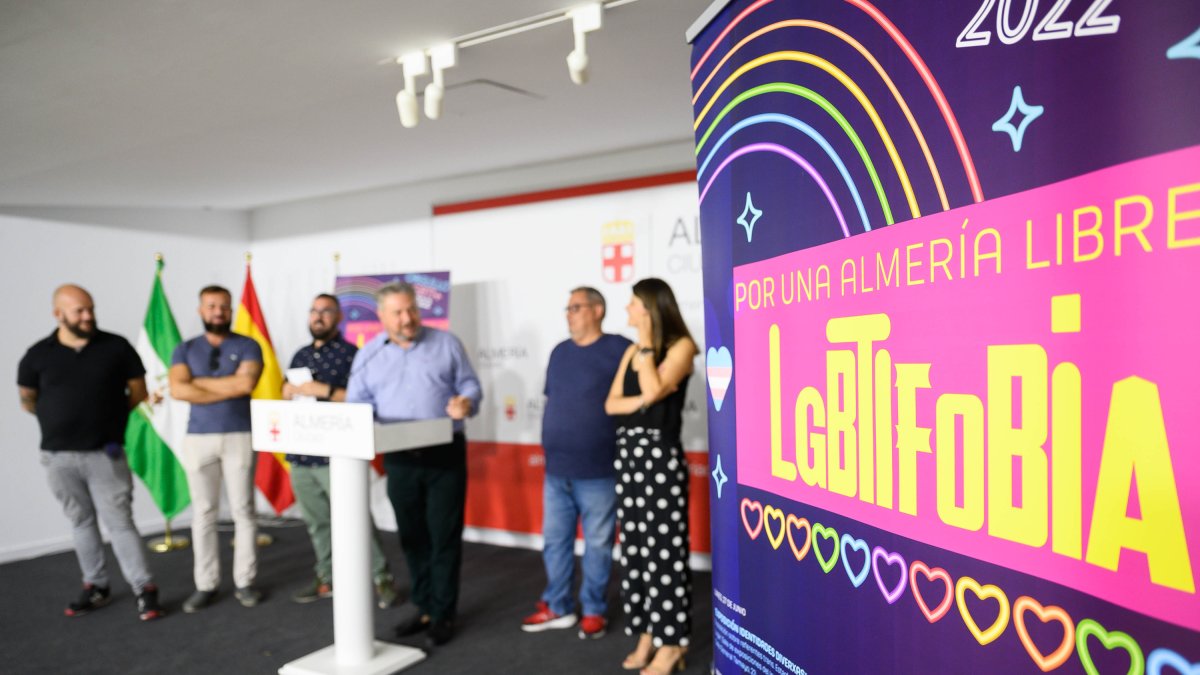 Presentación del cartel de la Semana del Orgullo LGTBI.