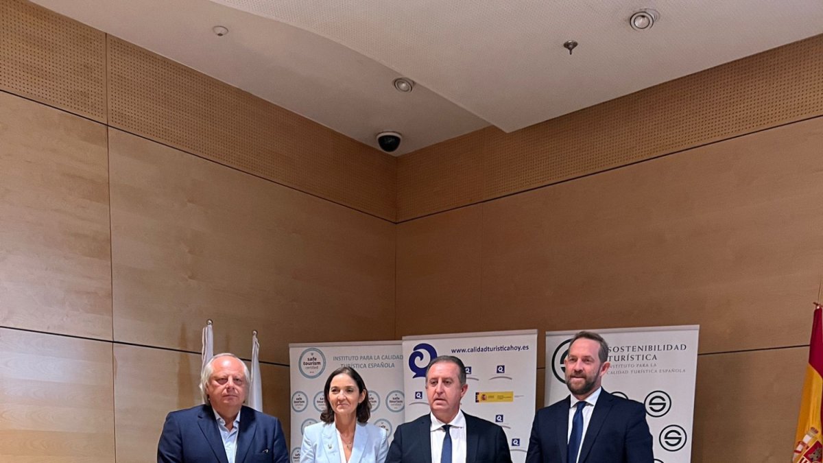 Francisco Barrionuevo recibiendo las distinciones roqueteras.