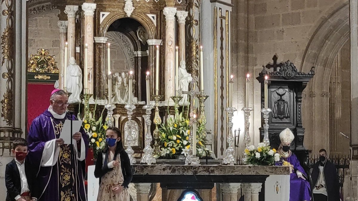 El obispo, Antonio Gómez Cantero, y el emérito, González Montes, en la toma de posesión del primero.