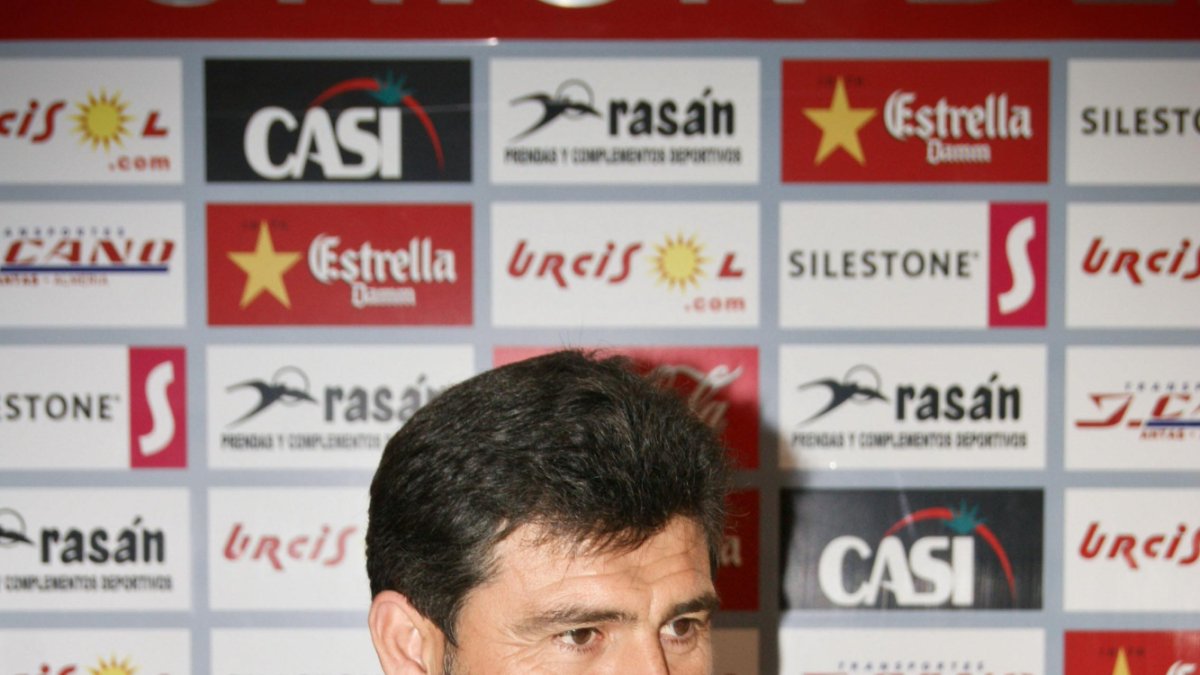 Eduardo Mena en la sala de prensa del UD Almería en 2011.