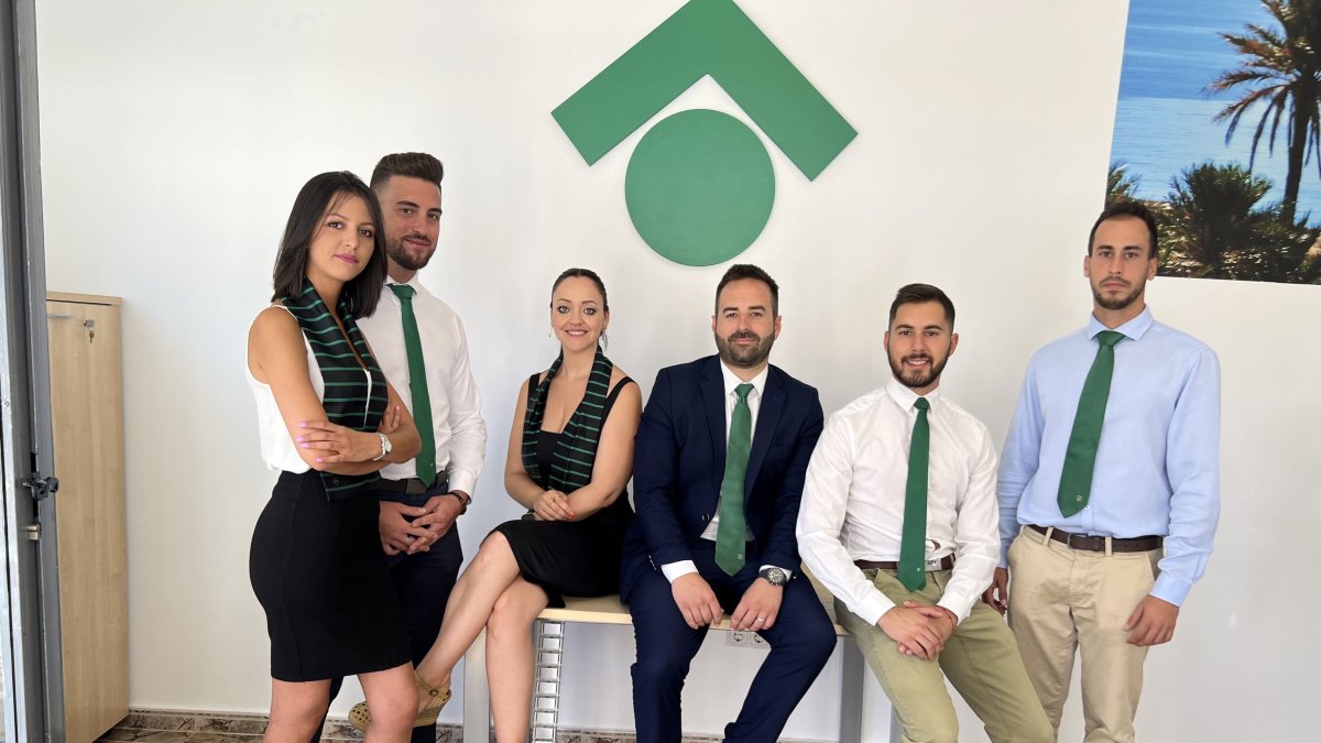 El equipo de Tecnocasa en sus instalaciones.