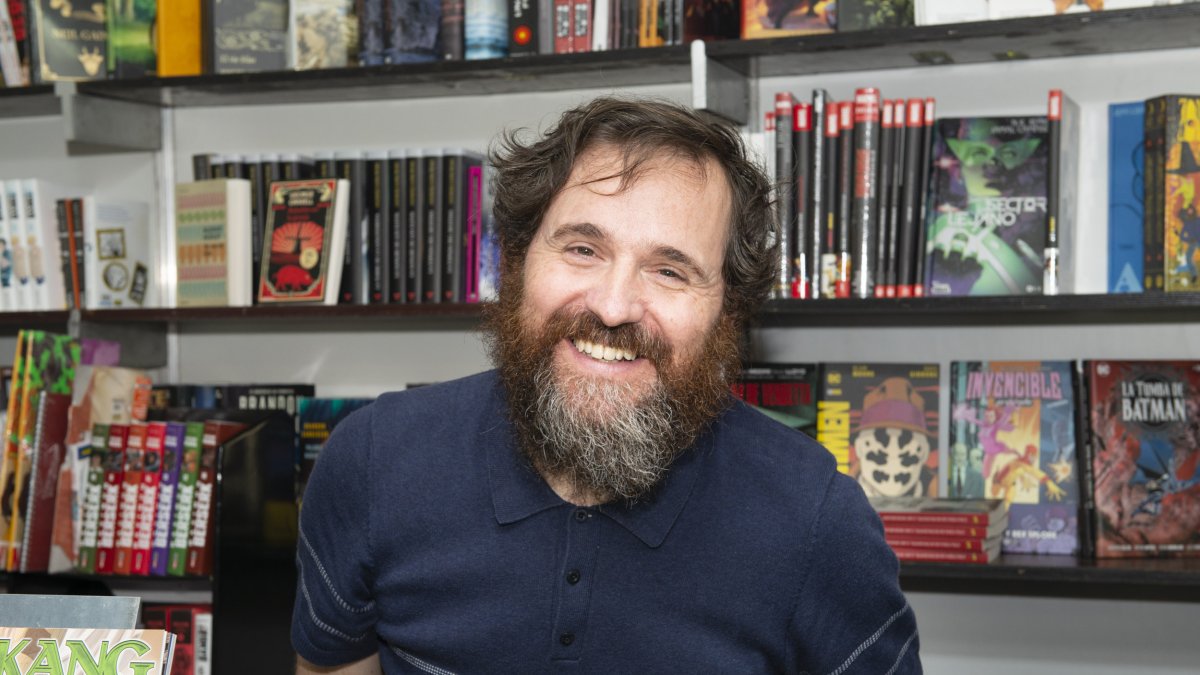 Fernando Navarro, durante su visita a la Feria de Libro de Almería el pasado mayo. Foto: Pablo Vara.