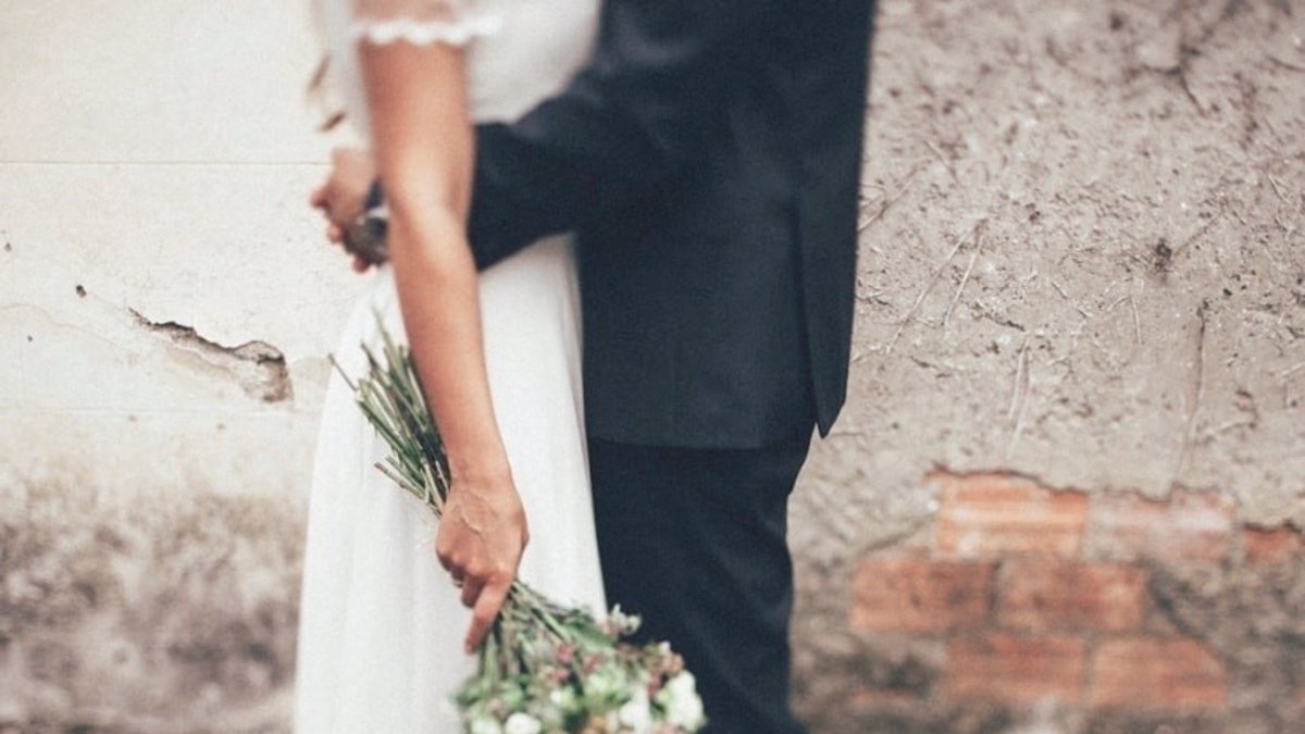 Una boda le costó la salud a 66 personas.