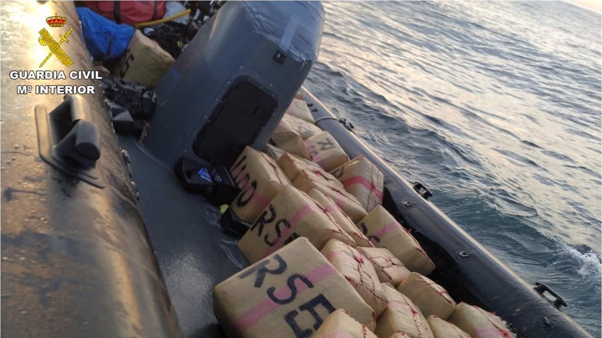 Imagen de archivo de fardos de hachís intervenidos por la Guardia Civil.