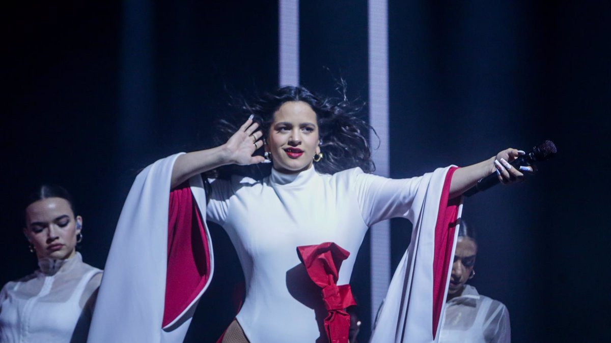 Rosalía durante una de sus actuaciones.