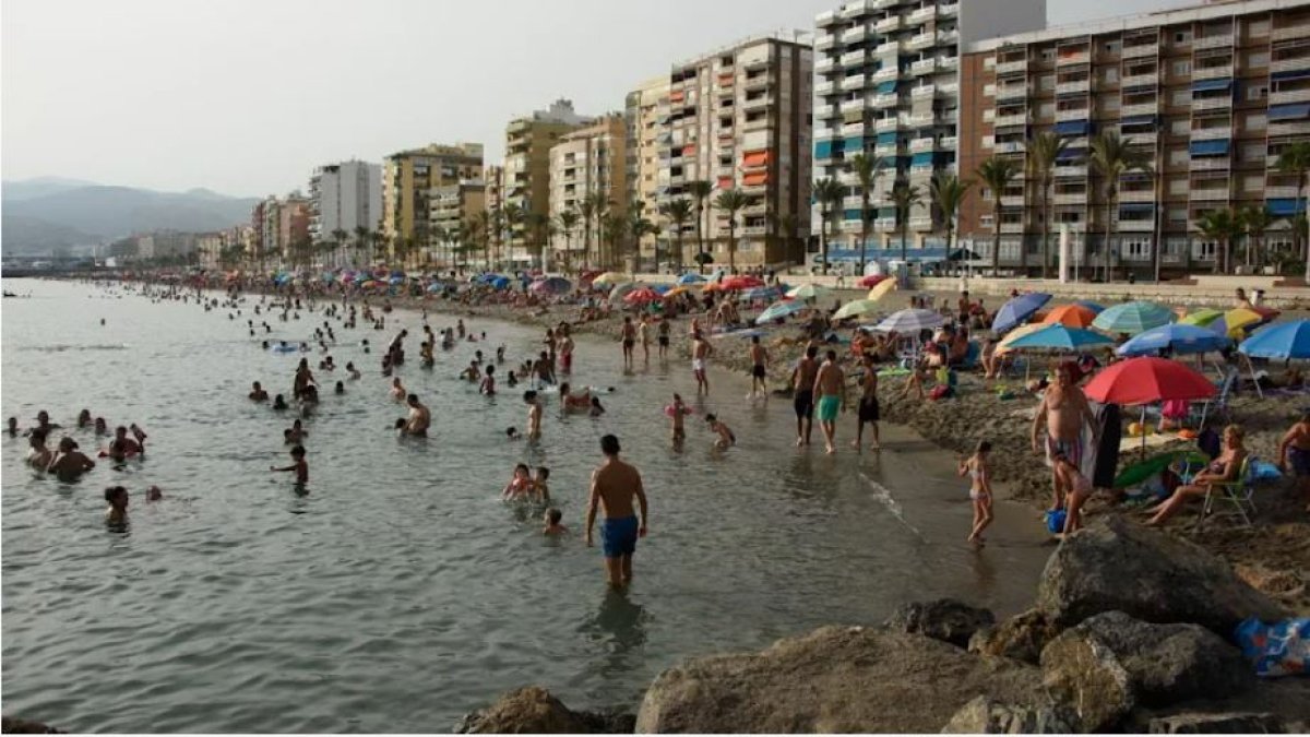 Imagen de la playa de El Zapillo, en la capital.