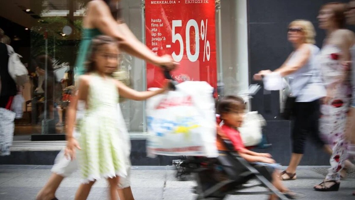 Día de rebajas en el Paseo de Almería